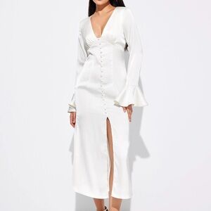 Elegant White Long Sleeve Dress